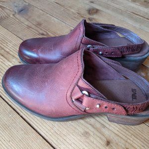 Teva Foxy Mid Heeled Clogs Leather Burgundy 8.5